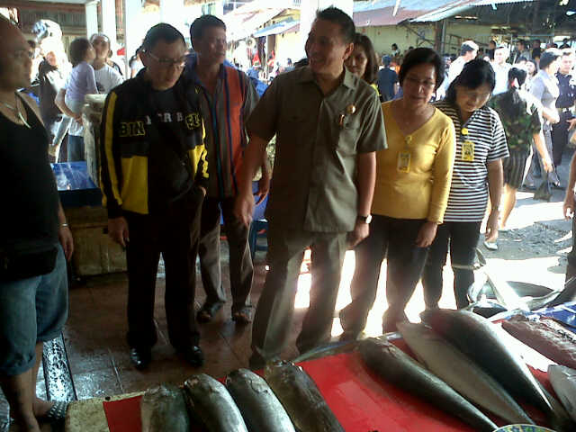 Walikota Eman Pimpin Apel Siaga Adipura di Tomohon Timur